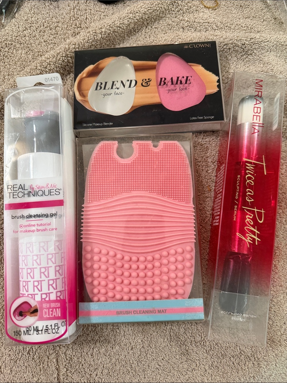 Real Techniques Pink Brush Cleaning Gel with Pink Silicone Brush Cleaning Mat